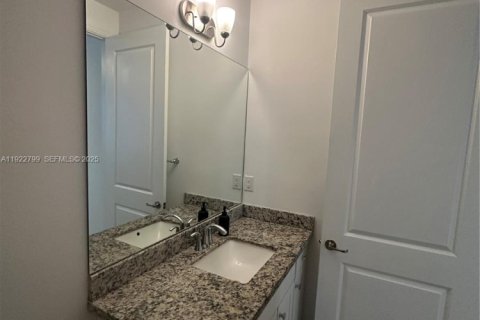 Touwnhouse à louer à Pembroke Pines, Floride: 4 chambres, 178.28 m2 № 1976883 - photo 27