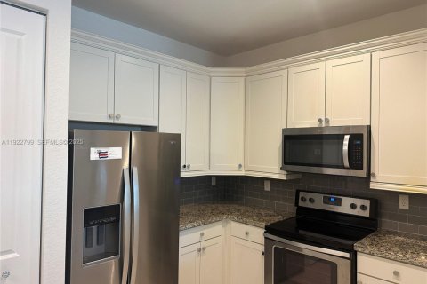 Touwnhouse à louer à Pembroke Pines, Floride: 4 chambres, 178.28 m2 № 1976883 - photo 21