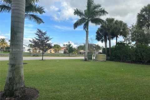 Touwnhouse à louer à Pembroke Pines, Floride: 4 chambres, 178.28 m2 № 1976883 - photo 4