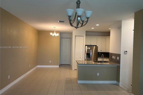 Touwnhouse à louer à Pembroke Pines, Floride: 4 chambres, 178.28 m2 № 1976883 - photo 25