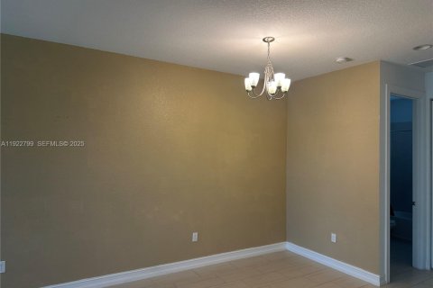 Touwnhouse à louer à Pembroke Pines, Floride: 4 chambres, 178.28 m2 № 1976883 - photo 20