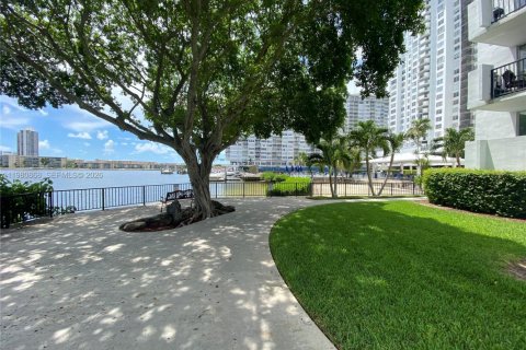 Copropriété à louer à Aventura, Floride: 2 chambres, 98.29 m2 № 2044168 - photo 16