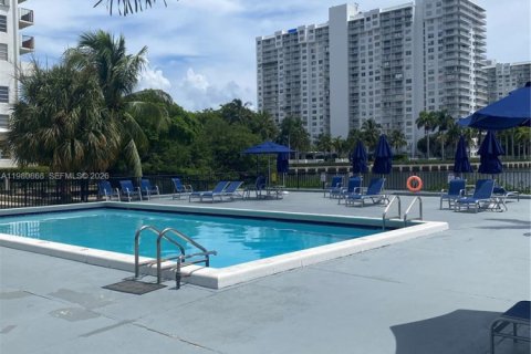 Copropriété à louer à Aventura, Floride: 2 chambres, 98.29 m2 № 2044168 - photo 17
