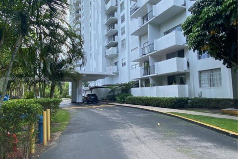 Copropriété à louer à Aventura, Floride: 2 chambres, 98.29 m2 № 2044168 - photo 15