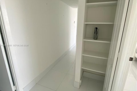 Copropriété à louer à Aventura, Floride: 2 chambres, 98.29 m2 № 2044168 - photo 13
