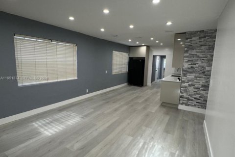 Снять в аренду виллу или дом в Холливуд, Флорида 3 спальни, 101.91м2, № 2006043 - фото 5