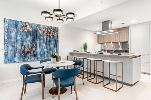 Condominio en venta en Miami, Florida, 1 dormitorio, 94.95 m2 № 2034160 - foto 3