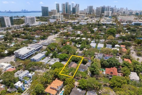 House in Miami, Florida 3 bedrooms, 170.1 sq.m. № 1697311 - photo 24