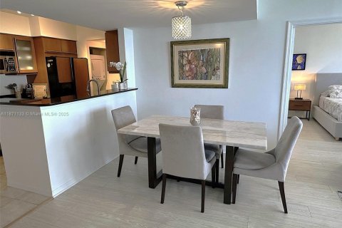 Condo in Hallandale Beach, Florida, 2 bedrooms  № 1928181 - photo 10
