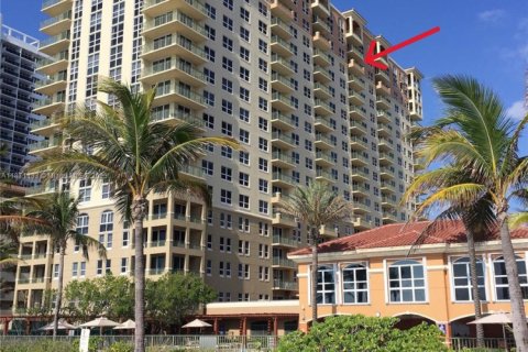 Condo in Hallandale Beach, Florida, 2 bedrooms  № 1928181 - photo 23