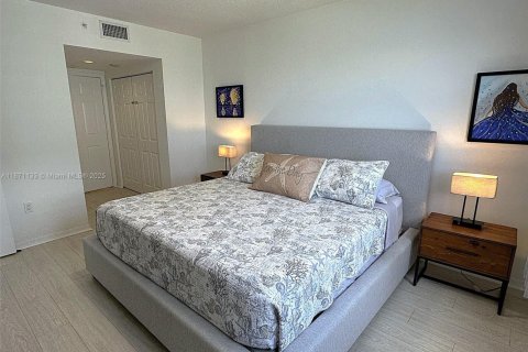 Condo in Hallandale Beach, Florida, 2 bedrooms  № 1928181 - photo 13