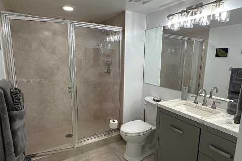 Condo in Hallandale Beach, Florida, 2 bedrooms  № 1928181 - photo 17
