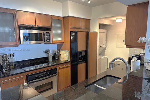Condo in Hallandale Beach, Florida, 2 bedrooms  № 1928181 - photo 5