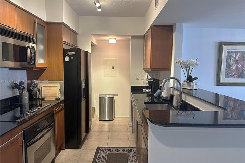Condo in Hallandale Beach, Florida, 2 bedrooms  № 1928181 - photo 6