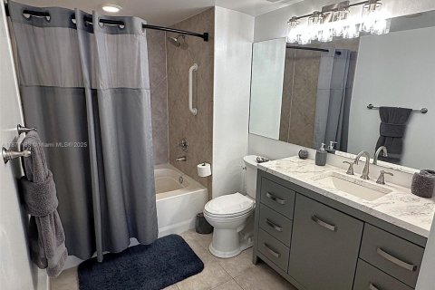 Condo in Hallandale Beach, Florida, 2 bedrooms  № 1928181 - photo 14