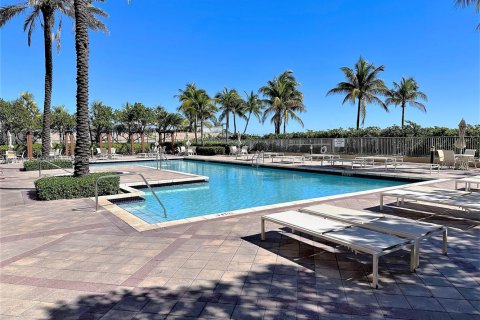 Condo in Hallandale Beach, Florida, 2 bedrooms  № 1928181 - photo 29