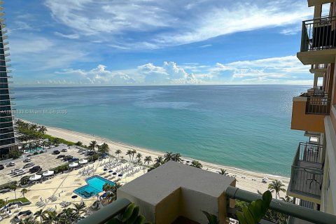 Condo in Hallandale Beach, Florida, 2 bedrooms  № 1928181 - photo 3