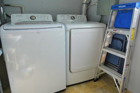 House in Lantana, Florida 3 bedrooms, 116.87 sq.m. № 752326 - photo 1