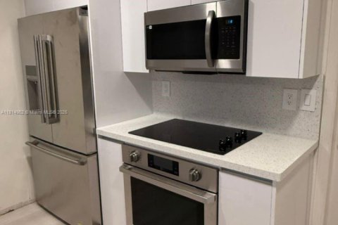Townhouse in Weston, Florida 2 bedrooms, 93.37 sq.m. № 1768256 - photo 3
