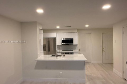 Townhouse in Weston, Florida 2 bedrooms, 93.37 sq.m. № 1768256 - photo 2