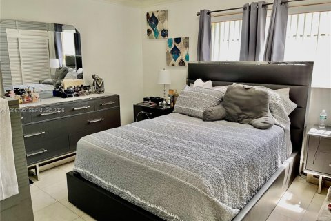 Condominio en alquiler en Miami, Florida, 2 dormitorios № 2010675 - foto 5