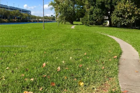 Condominio en alquiler en Miami, Florida, 2 dormitorios № 2010675 - foto 10