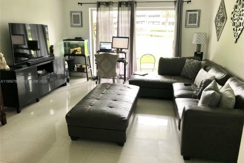 Condominio en Miami, Florida, 2 dormitorios  № 2010675
