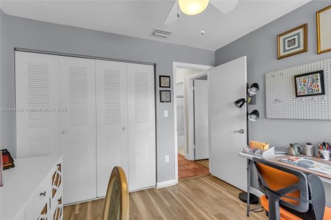 Villa ou maison à vendre à Miami, Floride: 3 chambres, 154.96 m2 № 1847737 - photo 17