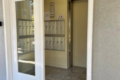 Condo in Davie, Florida, 2 bedrooms № 2250563 - photo 2