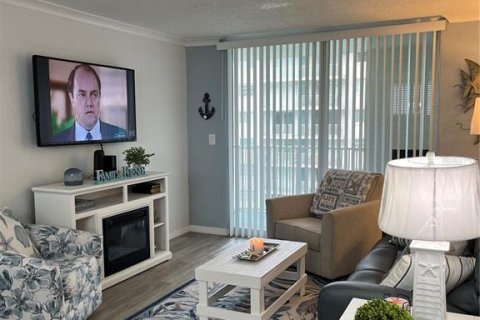 Condo in Daytona Beach, Florida, 2 bedrooms № 2220812 - photo 3