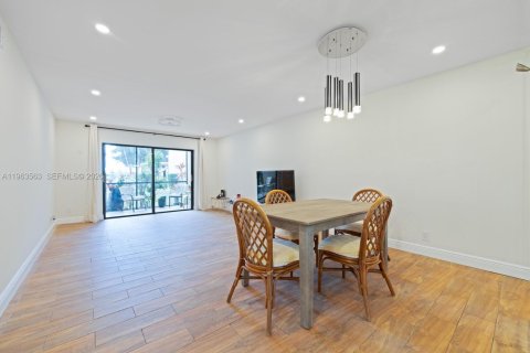 Снять в аренду кондоминиум в Холливуд, Флорида 2 спальни, 94.3м2, № 2025344 - фото 3