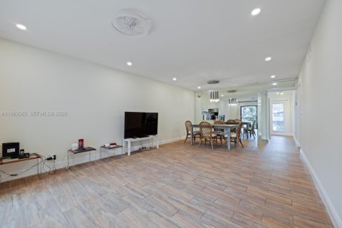 Снять в аренду кондоминиум в Холливуд, Флорида 2 спальни, 94.3м2, № 2025344 - фото 6