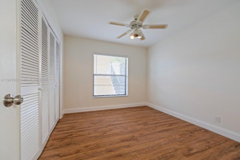 Снять в аренду кондоминиум в Холливуд, Флорида 2 спальни, 94.3м2, № 2025344 - фото 15