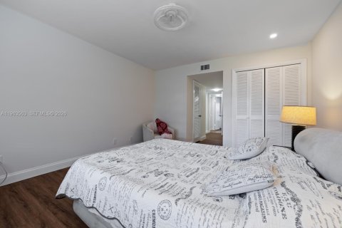 Снять в аренду кондоминиум в Холливуд, Флорида 2 спальни, 94.3м2, № 2025344 - фото 12