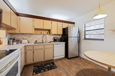 Снять в аренду кондоминиум в Холливуд, Флорида 2 спальни, 94.3м2, № 2025344 - фото 7