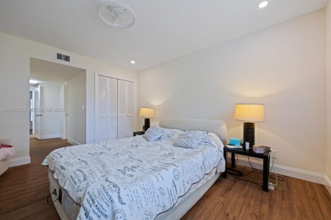 Снять в аренду кондоминиум в Холливуд, Флорида 2 спальни, 94.3м2, № 2025344 - фото 11