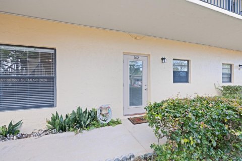 Кондоминиум с 2 спальнями в Холливуд, Флорида № 2025344