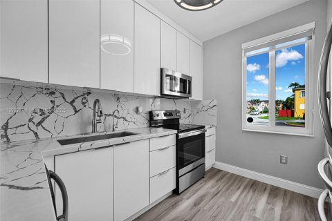 Купить таунхаус в Хомстед, Флорида 3 спальни, 128.02м2, № 1965574 - фото 3