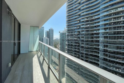 Condominio en alquiler en Miami, Florida, 1 dormitorio, 70.51 m2 № 1950950 - foto 1