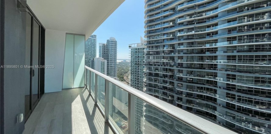 Condominio en Miami, Florida, 1 dormitorio № 1950950