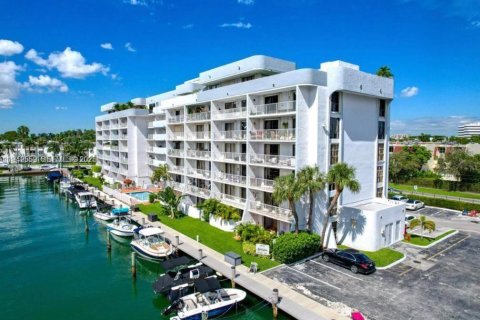 Condominio en venta en Miami, Florida, 52.03 m2 № 1999991 - foto 10
