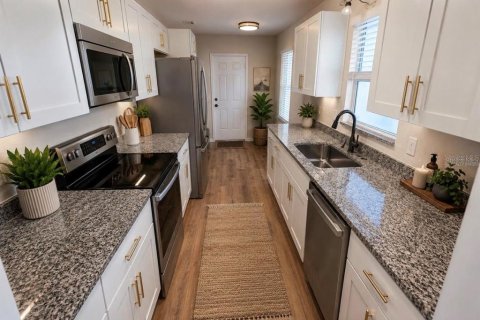 House in Silver Springs Shores, Florida 3 bedrooms, 108.51 sq.m. № 2403605 - photo 2