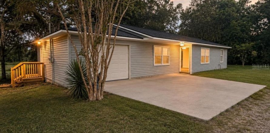 House in Silver Springs Shores, Florida 3 bedrooms, 108.51 sq.m. № 2403605