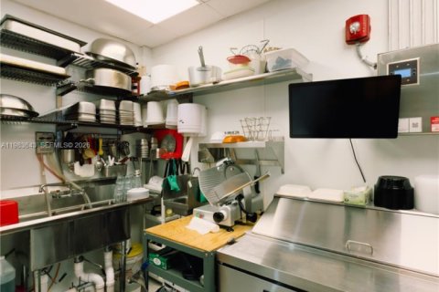 Купить коммерческую недвижимость в Майами, Флорида № 2050808 - фото 7