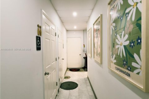 Купить коммерческую недвижимость в Майами, Флорида № 2050808 - фото 4