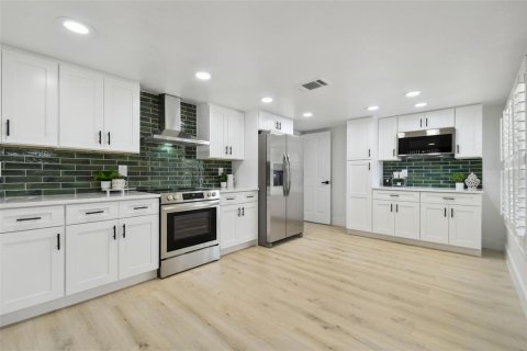 Villa ou maison à vendre à Tampa, Floride: 3 chambres, 184.23 m2 № 1744493 - photo 4