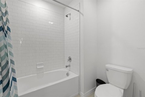 Casa en venta en Land O' Lakes, Florida, 5 dormitorios, 221.94 m2 № 1760378 - foto 30