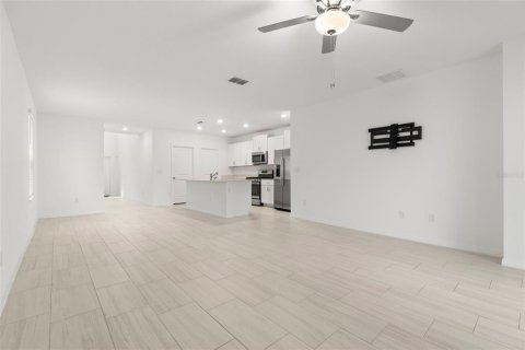 Casa en venta en Land O' Lakes, Florida, 5 dormitorios, 221.94 m2 № 1760378 - foto 10