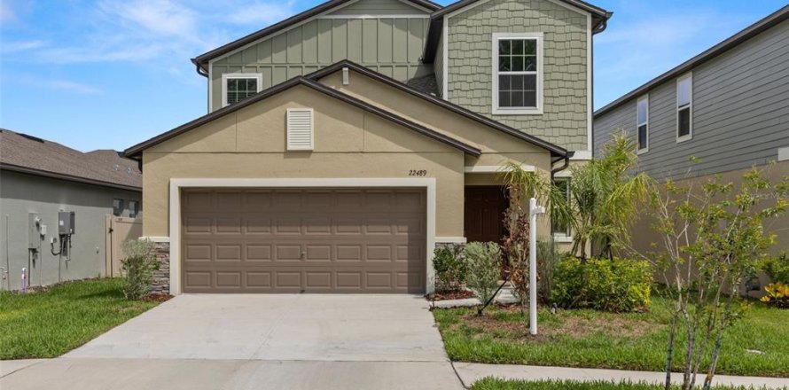 Casa en Land O' Lakes, Florida 5 dormitorios, 221.94 m2 № 1760378