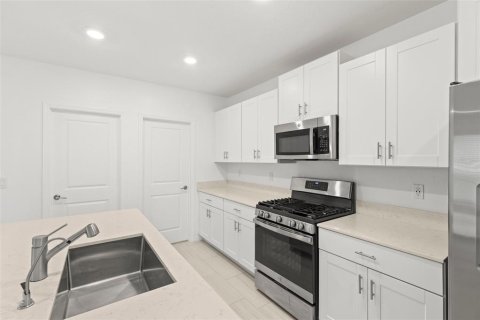 Casa en venta en Land O' Lakes, Florida, 5 dormitorios, 221.94 m2 № 1760378 - foto 7